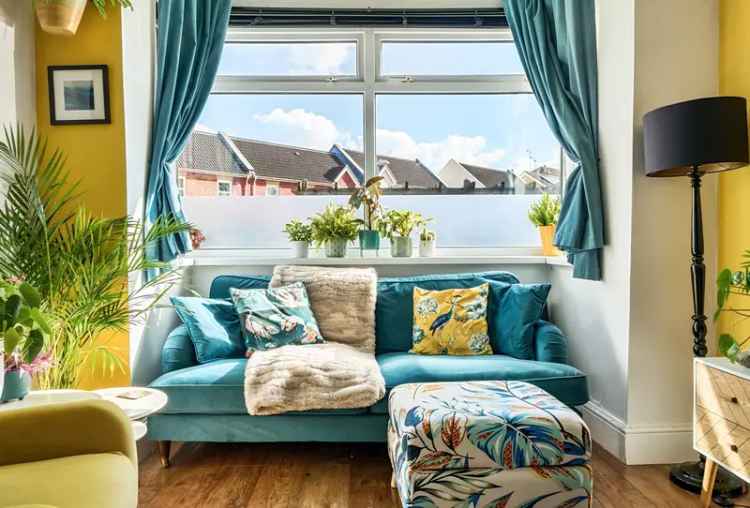 2 Bedroom Victorian House for Sale in Kingswood