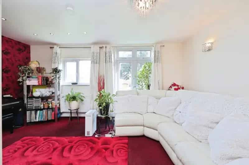 Six Bedroom Detached House Sheepcot Lane Family Home