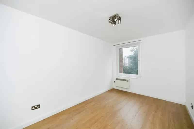 1 Bedroom Flat for Sale - Stylish Apartment with Parking