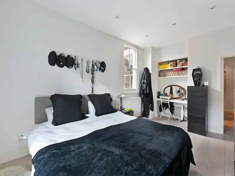 Tree-Lined Street Home Near Shepherds Bush and Hammersmith