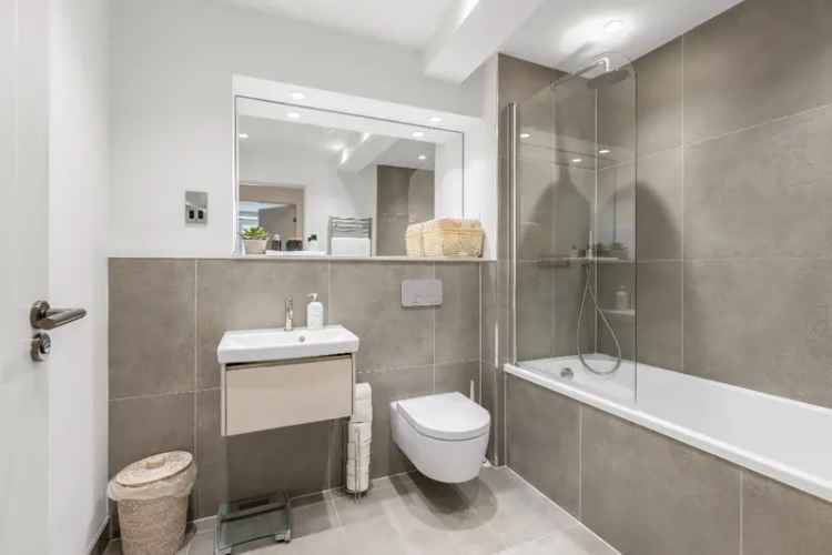 2 Bedroom Ground Floor Apartment Dean Village Edinburgh