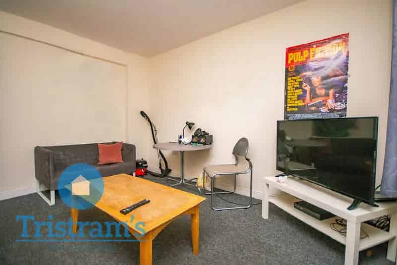 4 Bedroom Apartment House to Rent for Students
