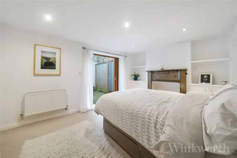 3 Bedroom Flat Peckham 982 sq ft Private Patio Terrace