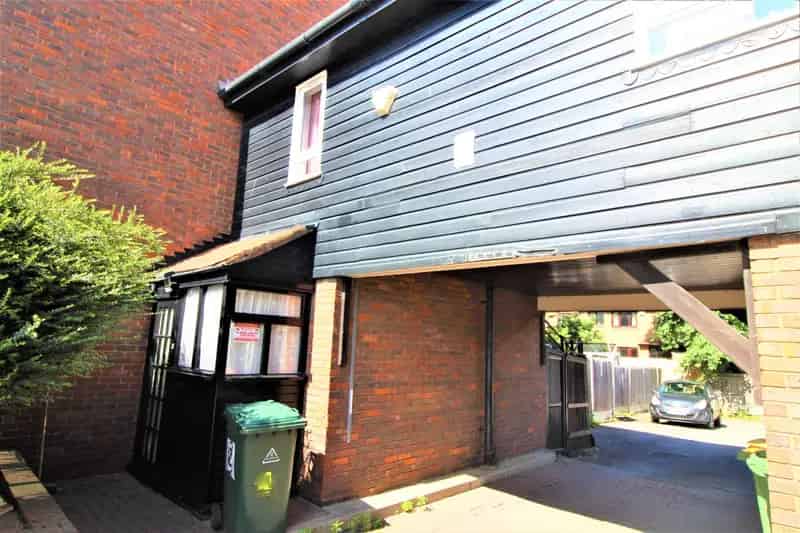 0 Bedroom Studio House to Rent Beckton E6