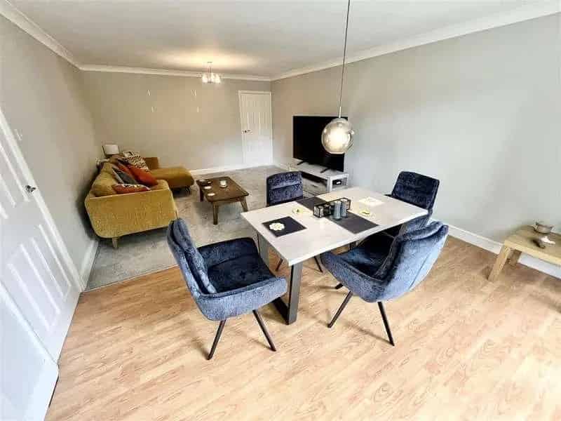 2 bed house for sale