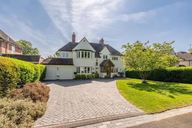 5 Bedroom Detached House for Sale
