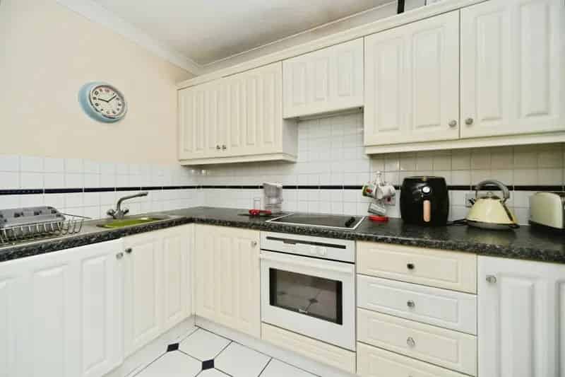 3 Bedroom Family Home Near Preston Park Station