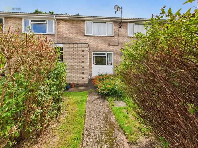 2 Bedroom Ground Floor Maisonette for Sale