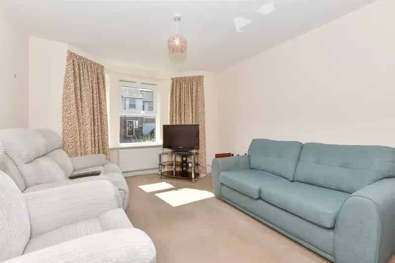 4 Bedroom Semi-Detached House for Sale Near Ashford International Station