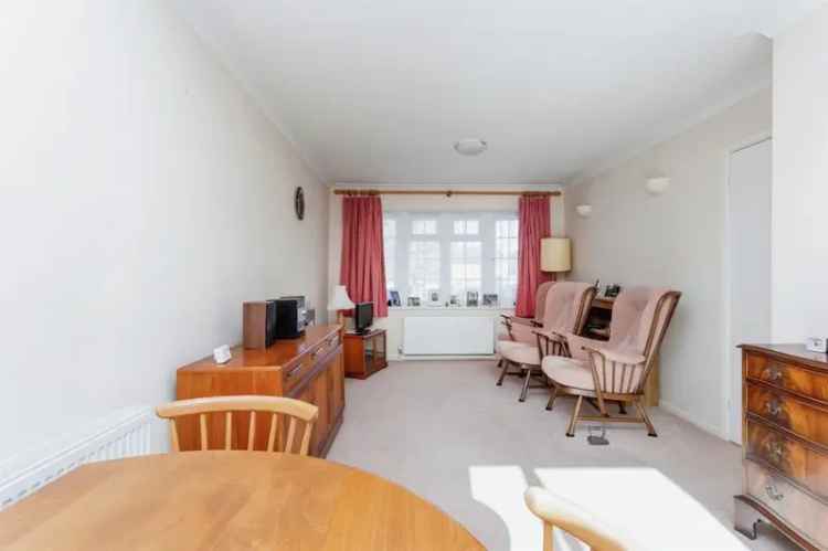 Bungalow For Sale in Badgers Way, Buckingham, England