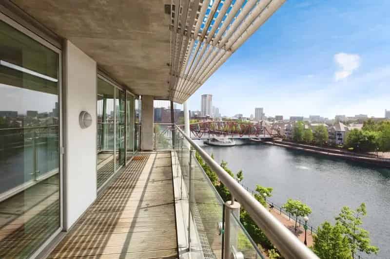 2 Bed Flat to Rent Salford Quays Stunning Water Views