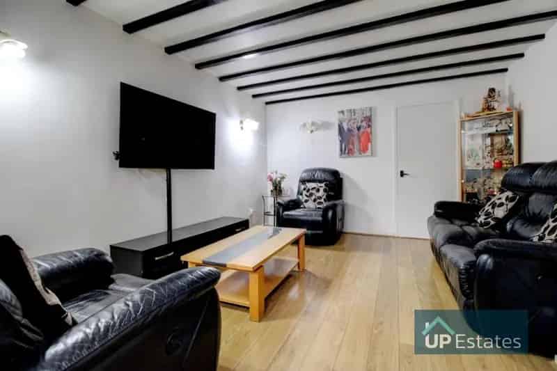 3 Bedroom Link Detached House For Sale