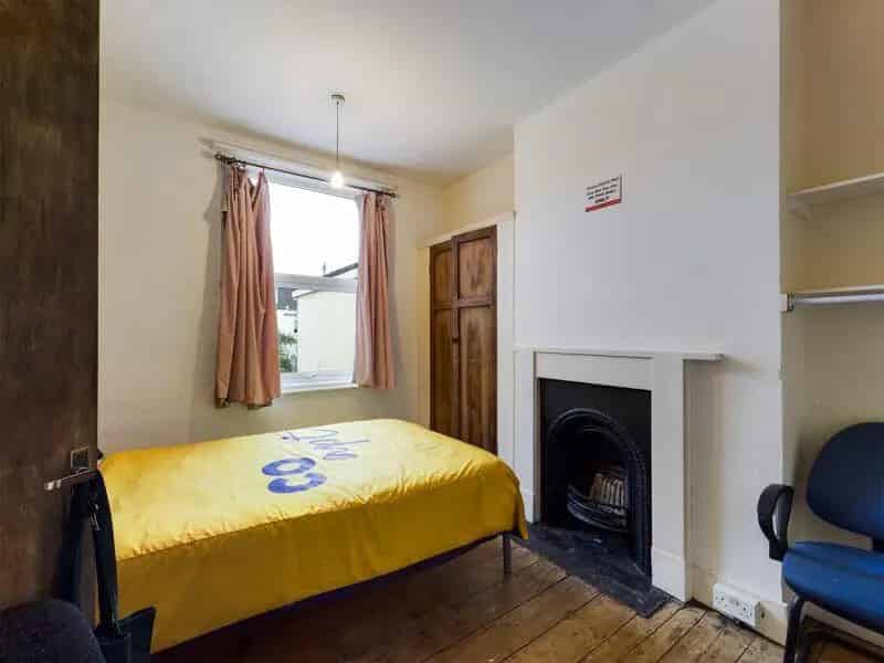 1 Bedroom Detached House Near The Level Bills Included Option