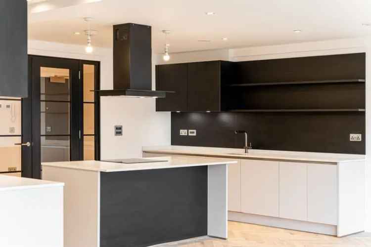 Riverside Duplex Apartment with Luxury Features and Stunning Views