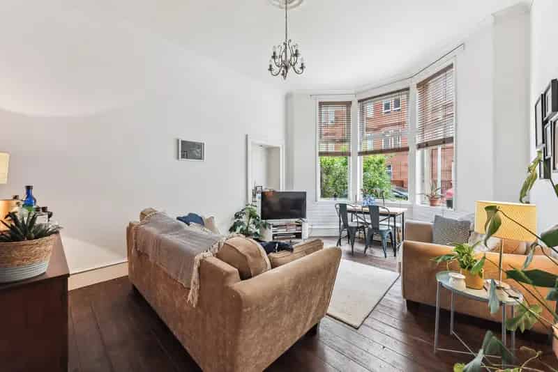 2 Bed Tenement Apartment Battlefield Glasgow