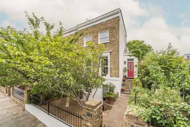 Four Bedroom Victorian House in De Beauvoir N1
