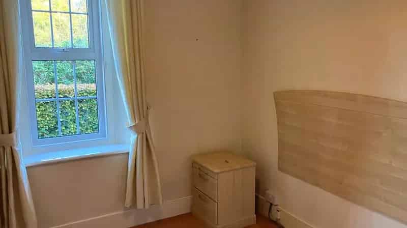 Whitechapel Cottage 2-Bed Detached House with Garden and Paddock