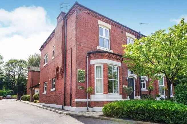 2 Bedroom Flat for Sale in Hyde Greater Manchester