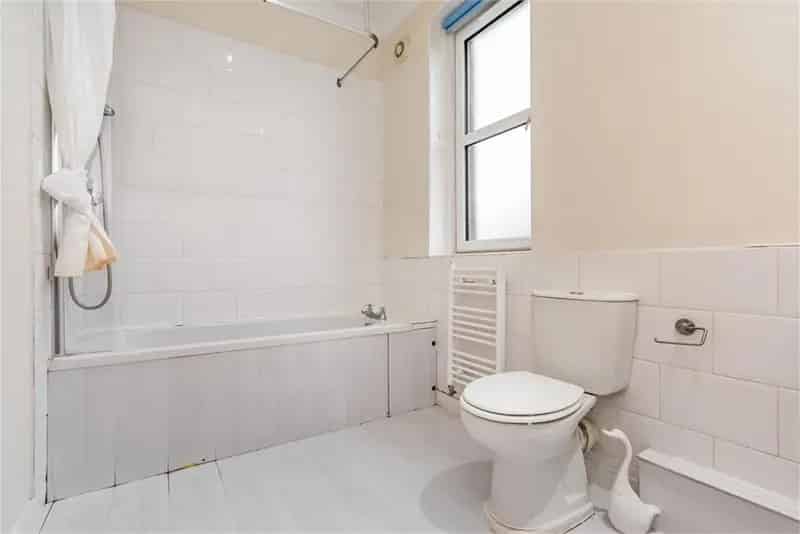2 Bed Flat Double Upper with 2 Reception Rooms