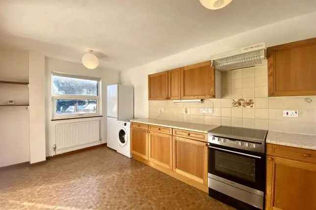 Three Bedroom Semi-Detached House for Rent in Bristol