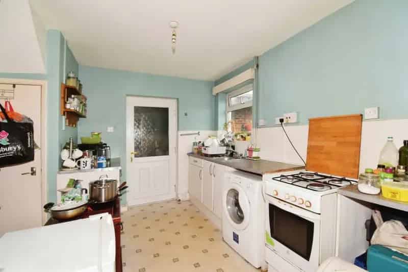 Three Bedroom Semi Detached House with Garage and Gardens