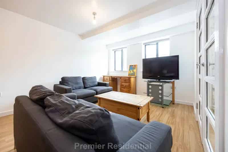 2 Bedroom Apartment Liverpool City Centre Near Lime Street Station