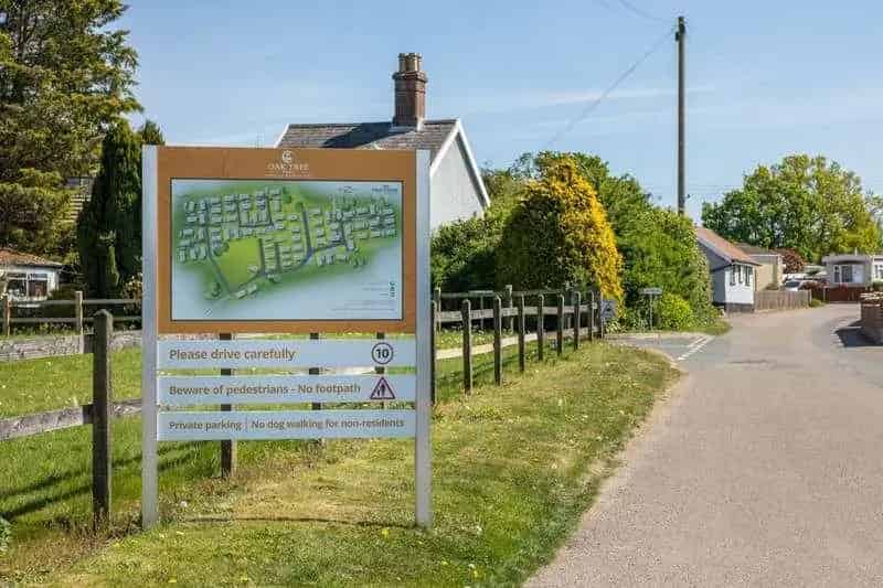 2 Bed Property for Sale Oak Tree Park Berkshire