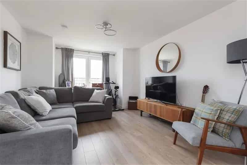 2 Bed Top Floor Flat South Queensferry