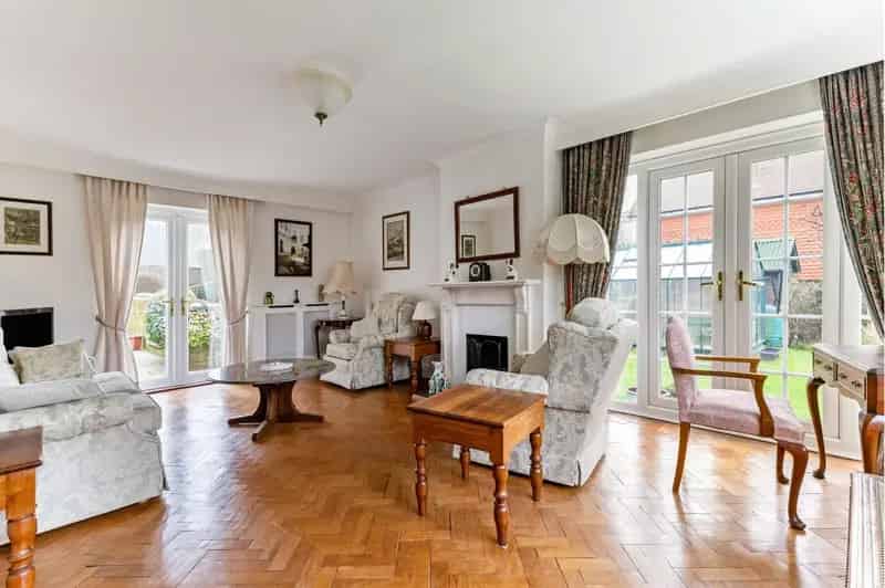 4 Bedroom Detached House for Sale Surrey