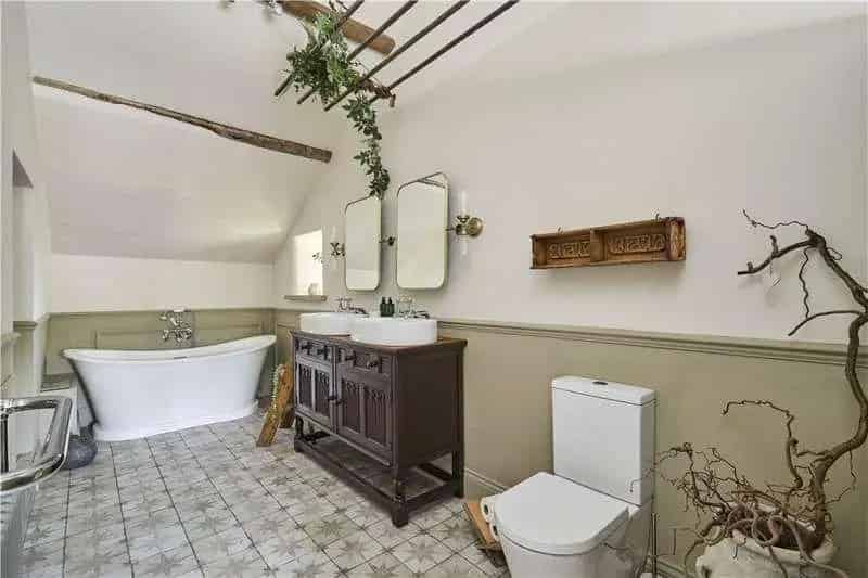 4 bed house for sale