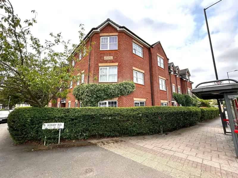 2 Bedroom Flat to Rent - Fully Refurbished Apartment