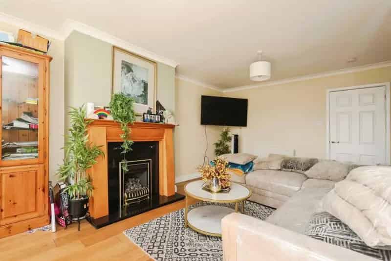 3 Bedroom Semi Detached House For Sale No Upward Chain