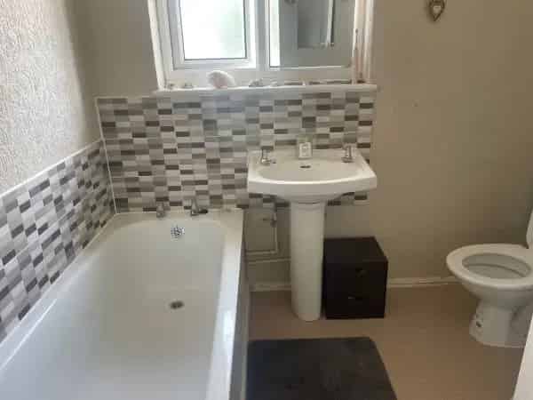 One Bed Flat Spacious Rooms New Carpets Kitchen Bathroom Loft Sheds Countryside