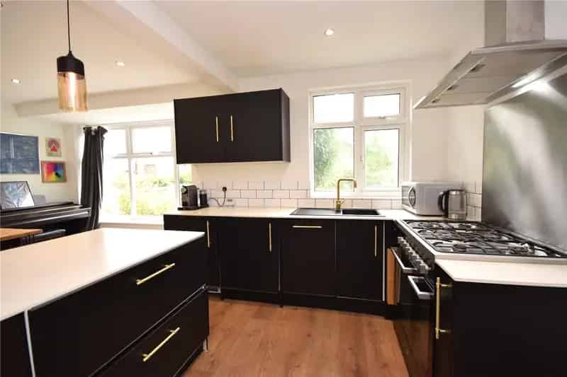 Modern 3-Bed Semi-Detached House in Roundhay