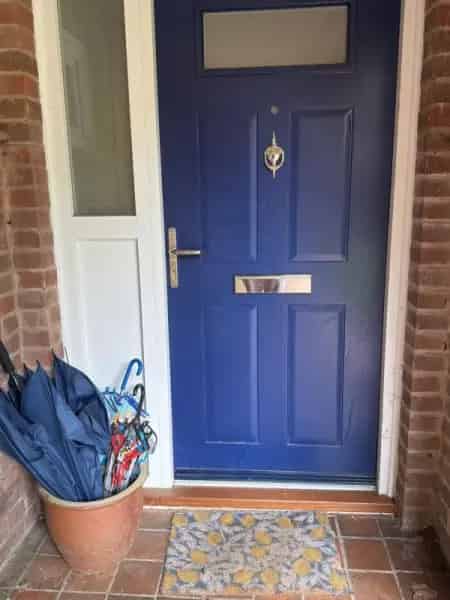 Ground Floor Flat with Shed and Parking Near Amenities