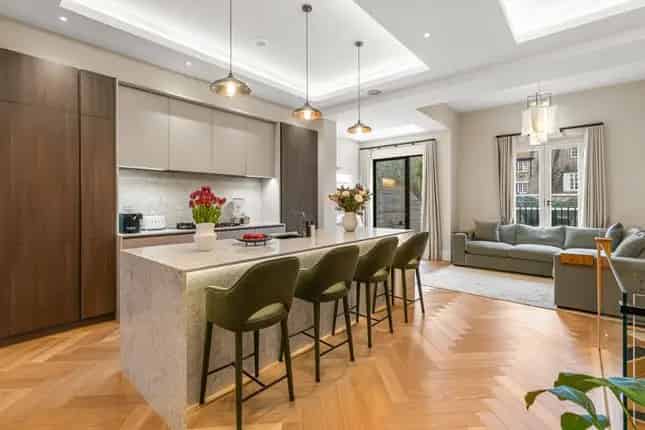 Luxury Chelsea Duplex Apartment with Private Garden