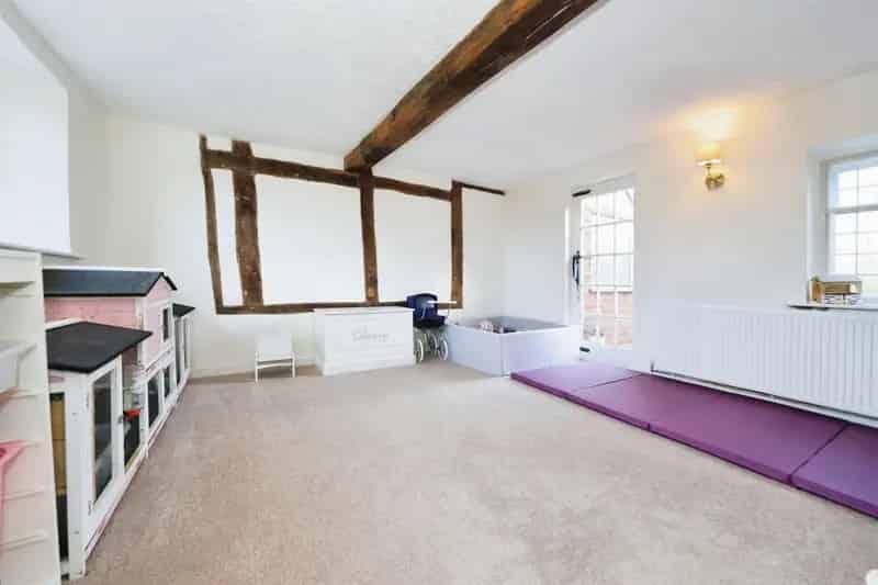 Charming 3-Bedroom Harvington Cottage - Character & Modern Comforts