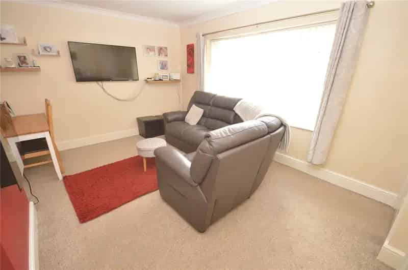 2 Bed Semi Detached House with Drive Garage and Garden