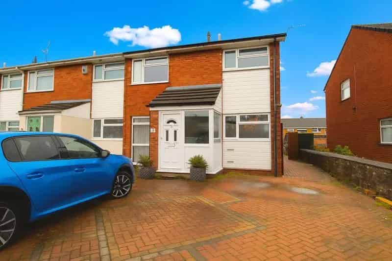 3 Bedroom End Terrace House For Sale