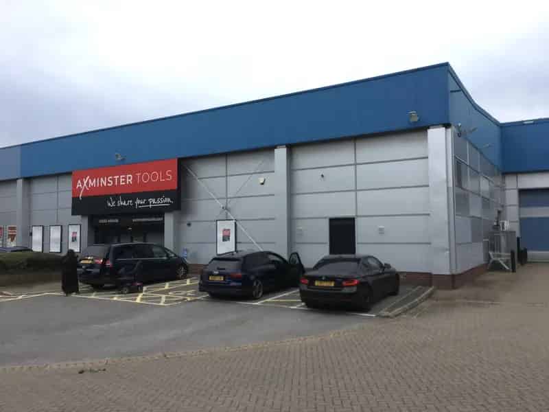 Retail Trade Unit To Let - Brighton Hill Roundabout