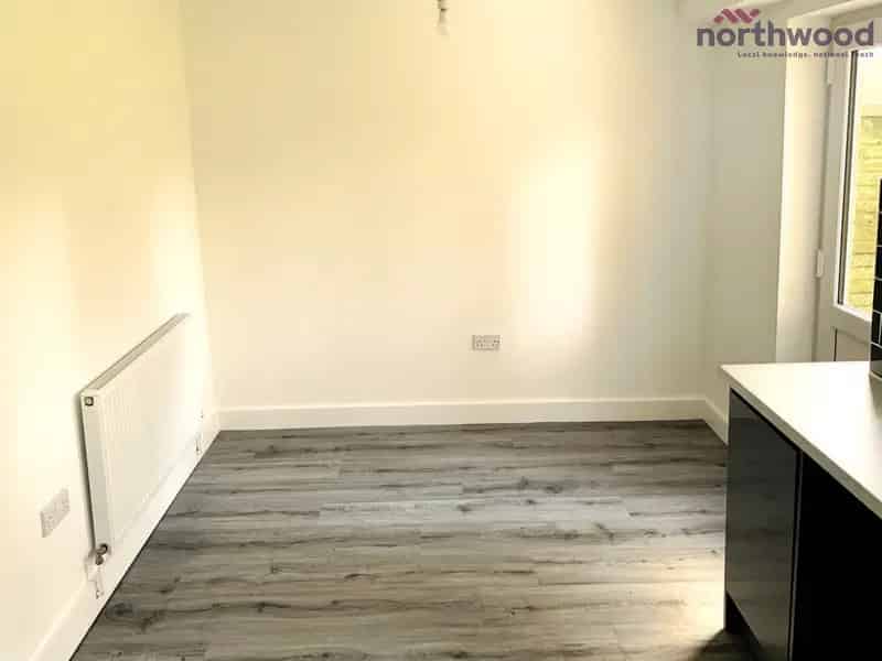 3 Bedroom Semi-Detached House to Rent