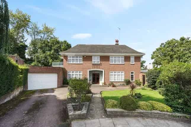 Detached House for Sale Winnington Close London N2