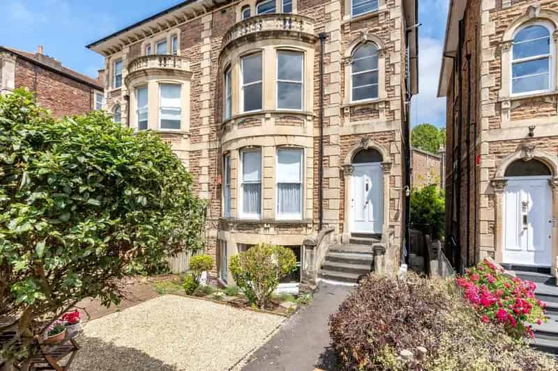 2 Bedroom Flat for Sale in Clifton Bristol