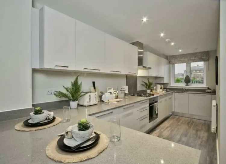 2-Bedroom Apartment with Balcony and Ensuite Raynes Park