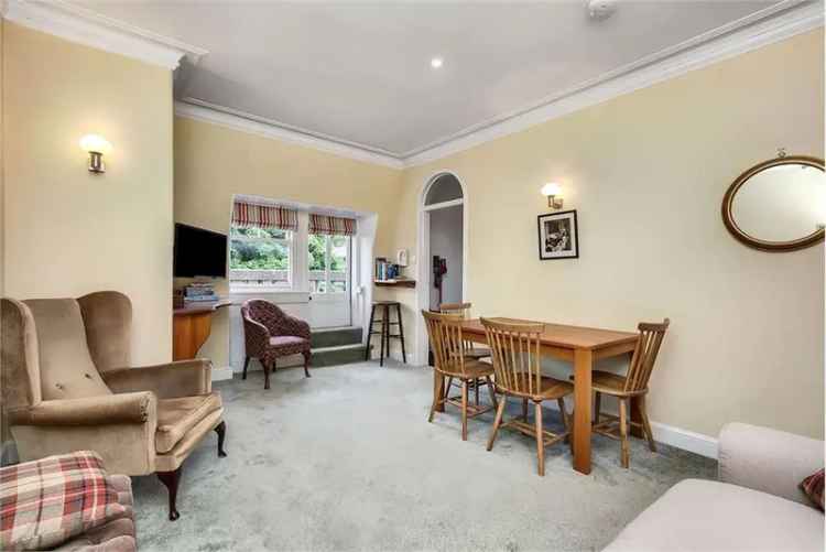 2 Bed Flat - Top Floor with 1 Reception Room