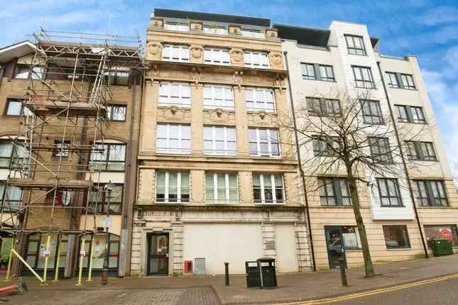 1-Bedroom Apartment Cardiff Bay South Facing Balcony