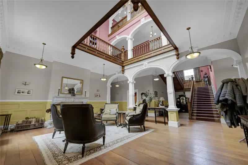 19 Bedroom Georgian Country House with B&B and Equestrian Potential