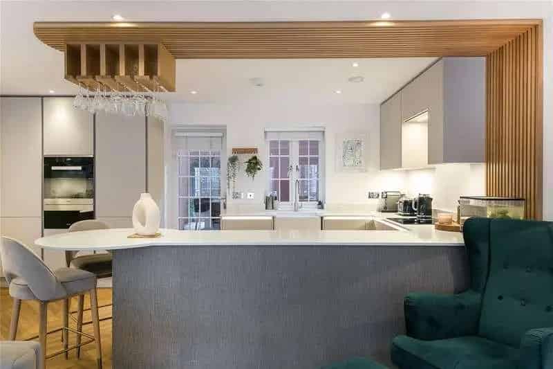 4 bed house for sale