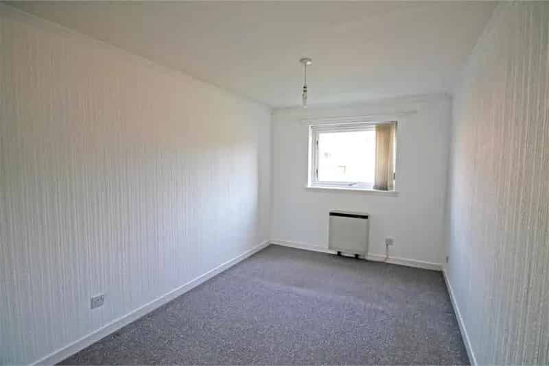 1 Bed Flat - Ground Floor with 1 Reception Room