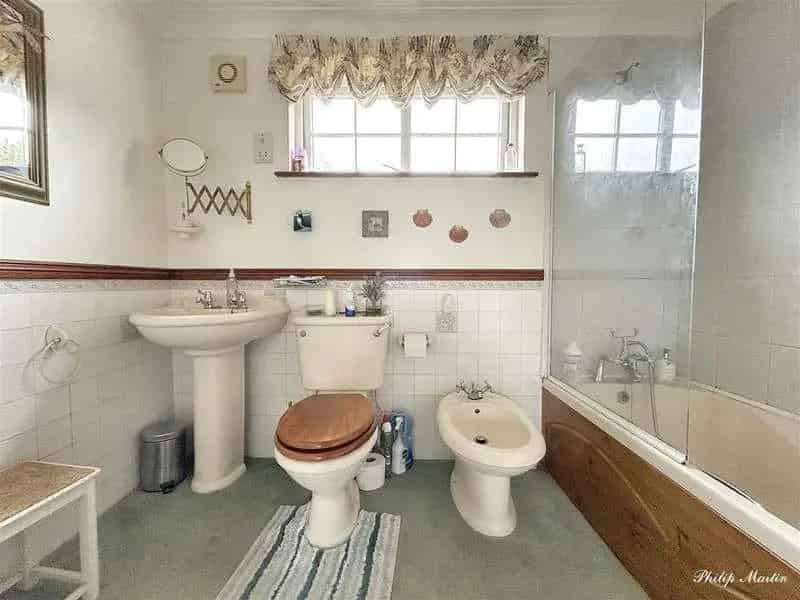4 Bed Detached House For Sale Large Garden Ample Parking Garage